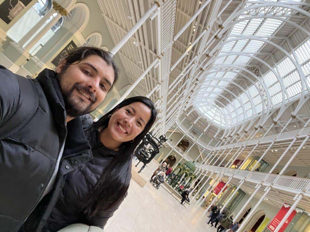 Jackie y yo en el Museo Nacional de Escocia Jackie y yo en el Museo Nacional de Escocia
