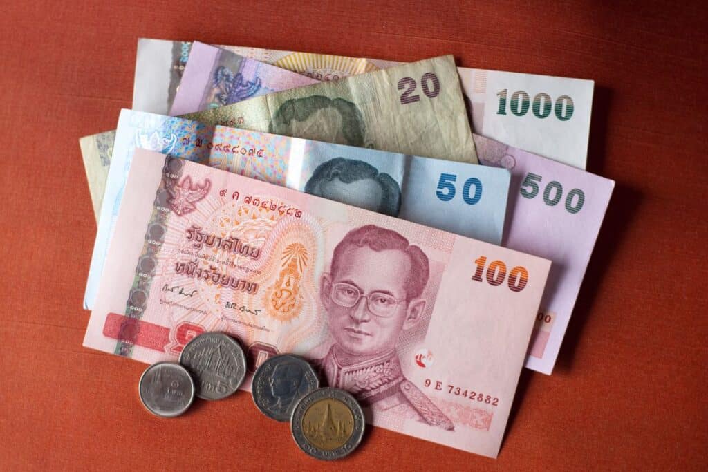 Baht Tailandés.