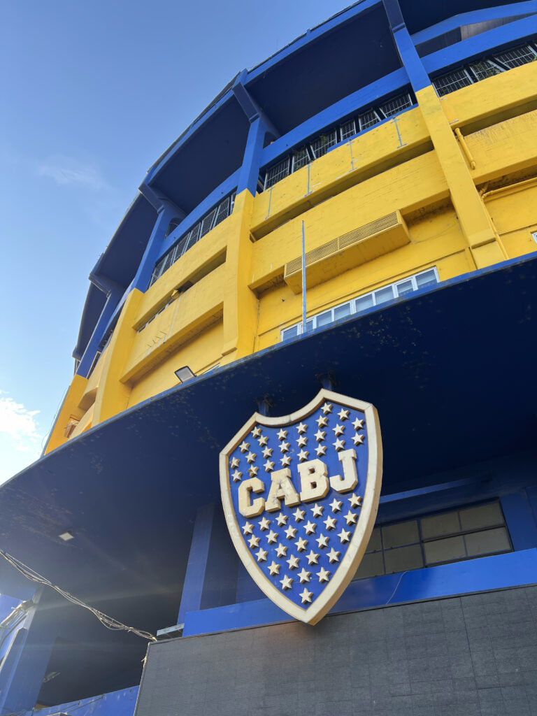 Ir a La Bombonera a vivir el mundo Boca Juniors, uno de los planes favoritos en Buenos Aires