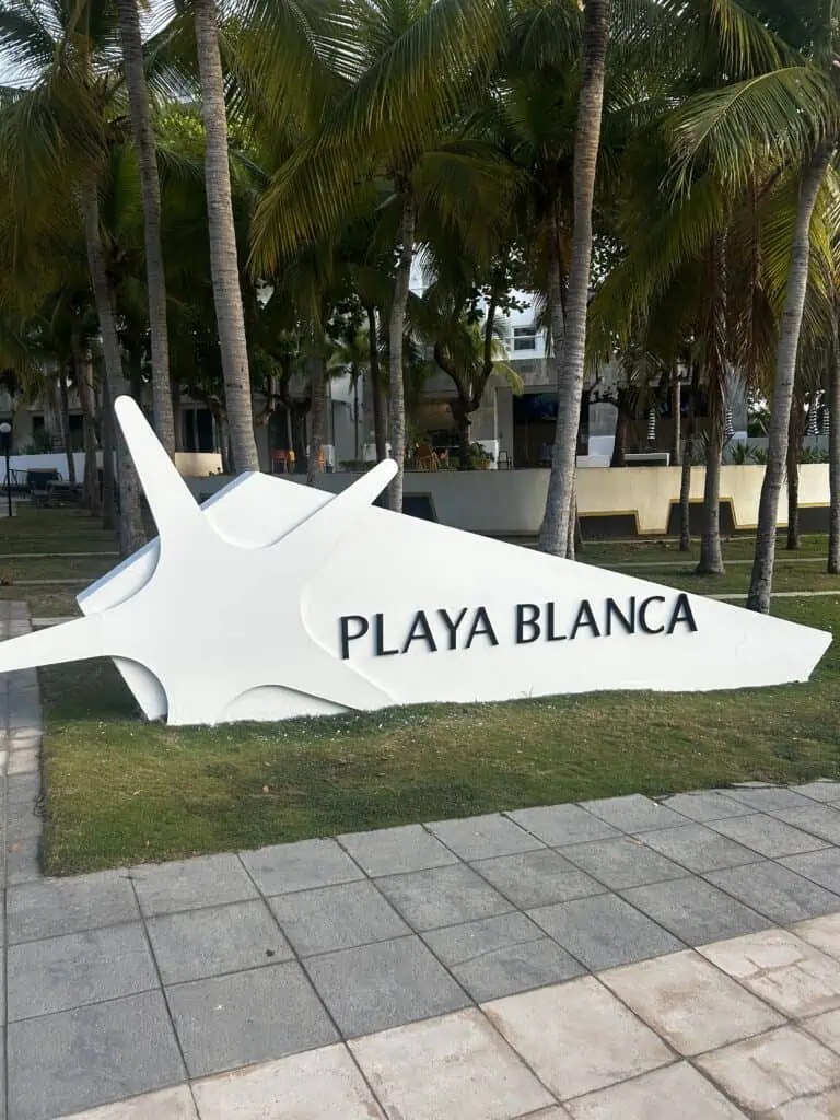Letrero de Playa Blanca, Panamá.